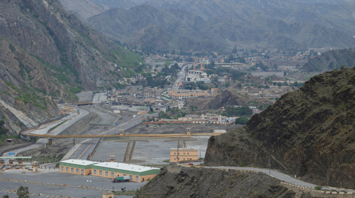 Pakistan and Afghanistan trade fire as Islamabad prepares to host U.S.-Iran talks