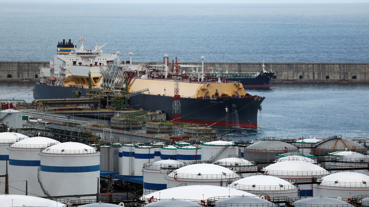 U.S. petrol prices top $4 a gallon amid Iran conflict and energy market turmoil
