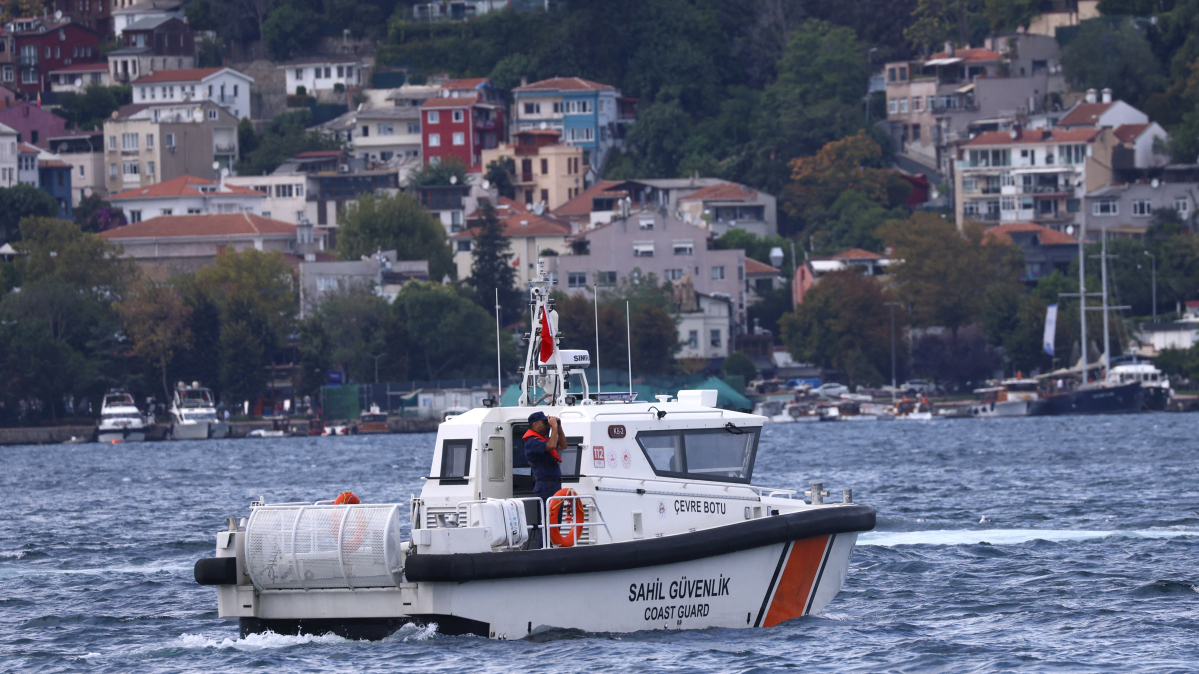 At least 18 people dead after migrant boat sinks off Türkiye's Aegean coast