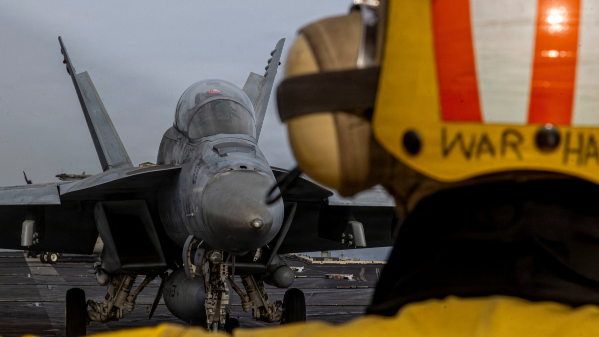 U.S. special forces recover second airman from F‑15 shot down over Iran