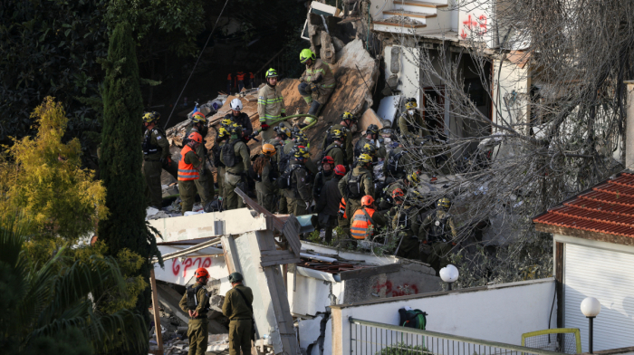 Trump vows 'hell' for Iran if Strait stays shut, says a deal is possible