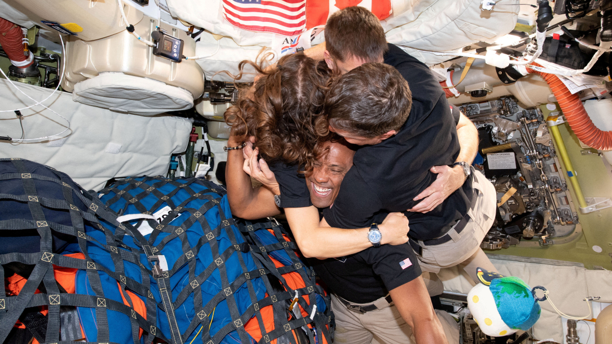 Artemis II crew describe emotional strain ahead of high-risk ‘fireball’ re-entry