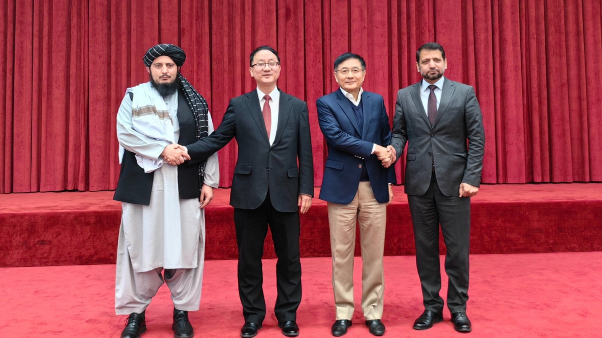 Afghanistan and Pakistan agree to ease tensions after China-hosted Urumqi talks