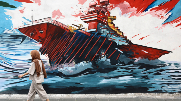 U.S. blocks Iran's ports and controls Strait of Hormuz, Tehran warns of harsh response - Monday 13 April