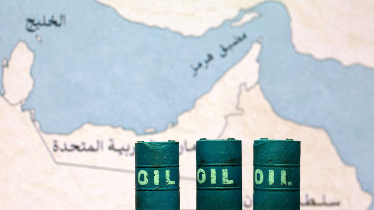 U.S.-sanctioned supertankers enter Gulf despite blockade