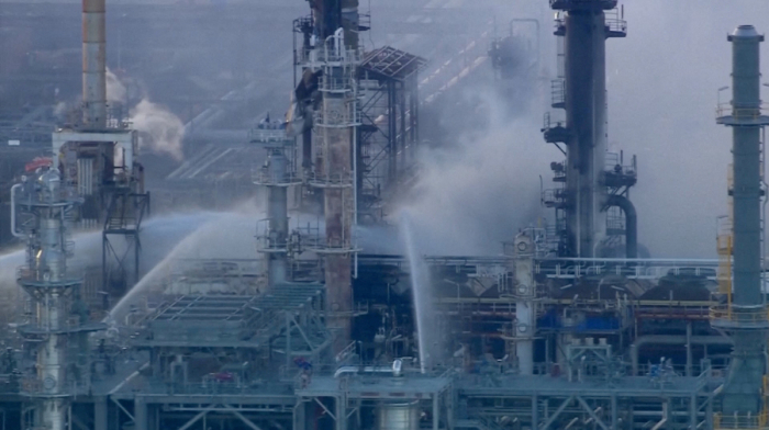 Major fire at one of Australia's largest oil refineries near Melbourne slows production levels