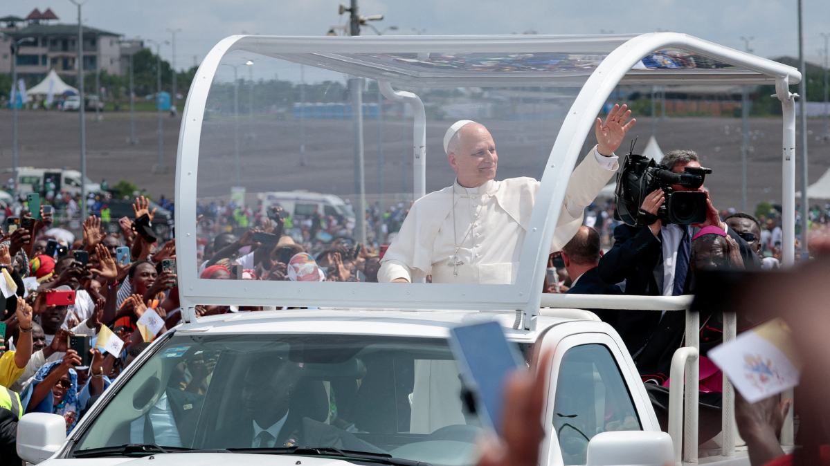 Huge crowds gather in Douala as Pope Leo visits Cameroon