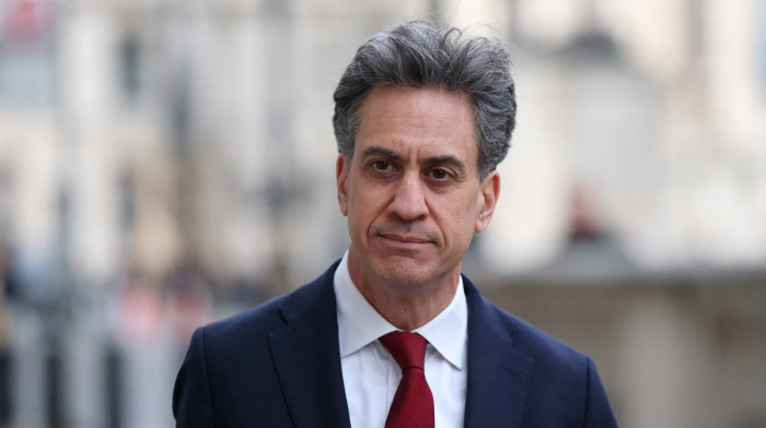 Britain pushes fixed contracts for renewables to cut high electricity bills