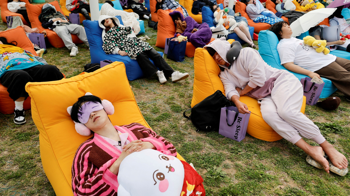 Hundreds compete in 'power nap' contest in Seoul, South Korea