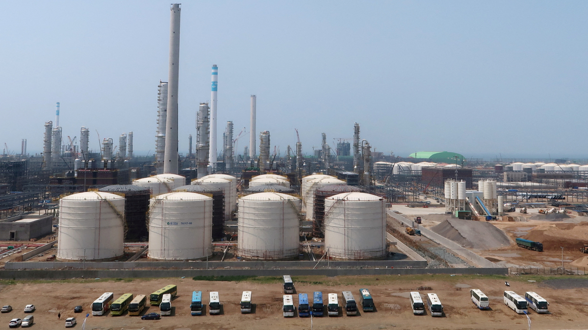 China blocks U.S. sanctions on five 'teapot' refineries over Iran oil dispute