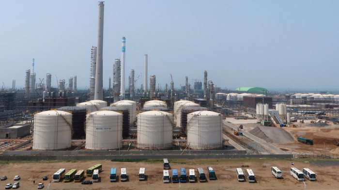 China blocks U.S. sanctions on five refineries over Iran oil dispute