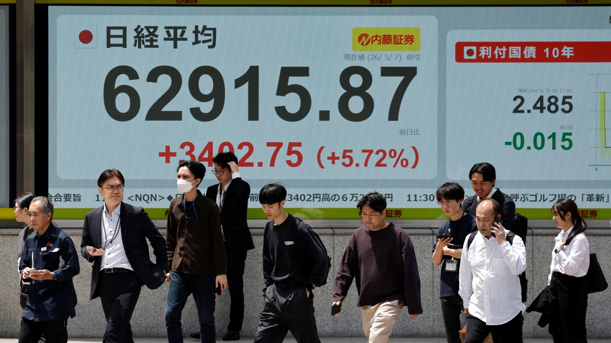 Asian stocks surge to record highs on Middle East peace hopes