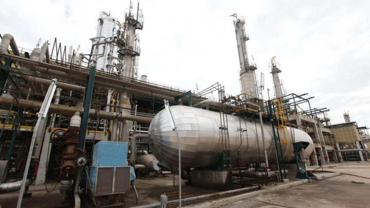 Libya refinery shuts and emergency declared after clashes near Tripoli