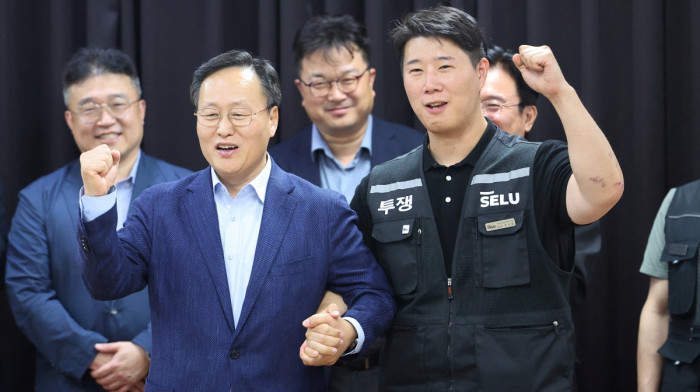 Samsung shares jump as union deal averts strike action but bonus costs worry investors