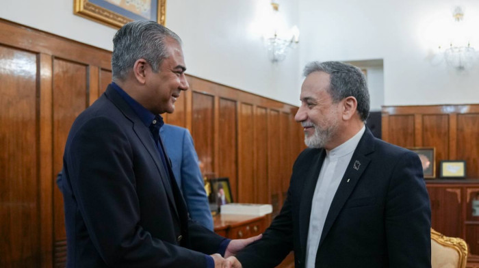 U.S.-Iran peace talks face hurdles over Hormuz tolls and uranium enrichment