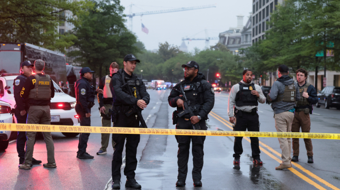 Suspect dies after trading gunfire with officers near White House
