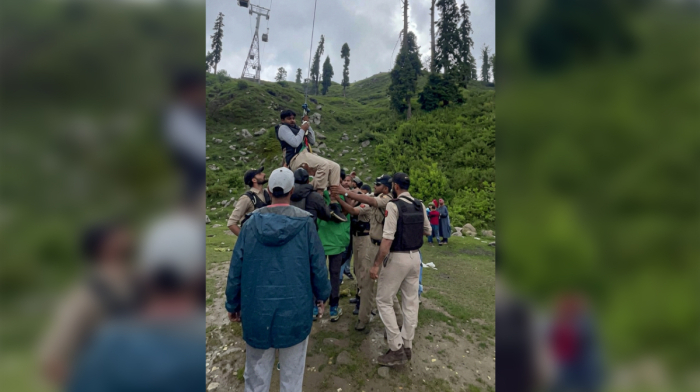 320 tourists rescued after Kashmir gondola disruption strands passengers in cable cars