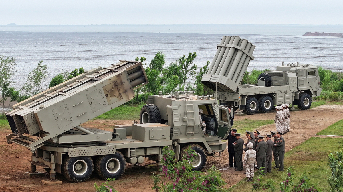 North Korea tests AI-guided missiles in latest weapons display