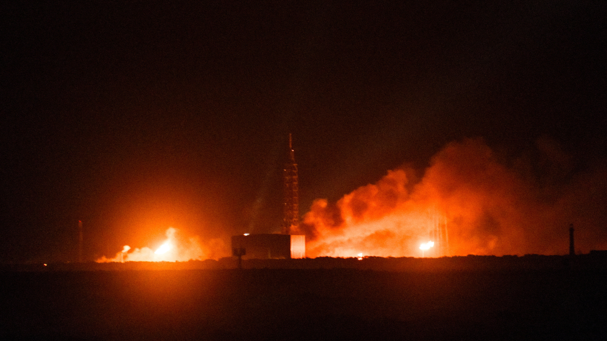 Blue Origin rocket explodes during test, major setback in race with SpaceX