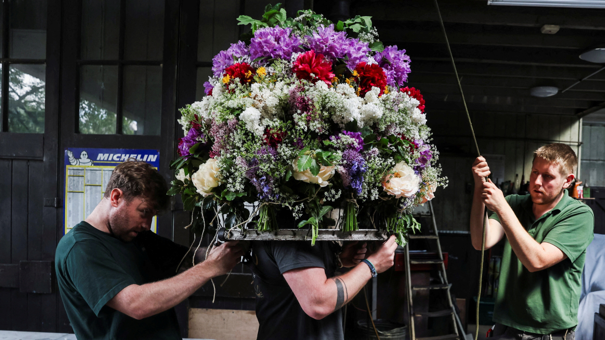 England’s Castleton readies historic Garland King flower-covered parade