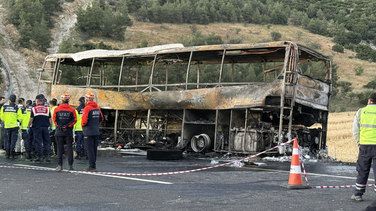 Eight killed in Türkiye bus crash as authorities launch investigation