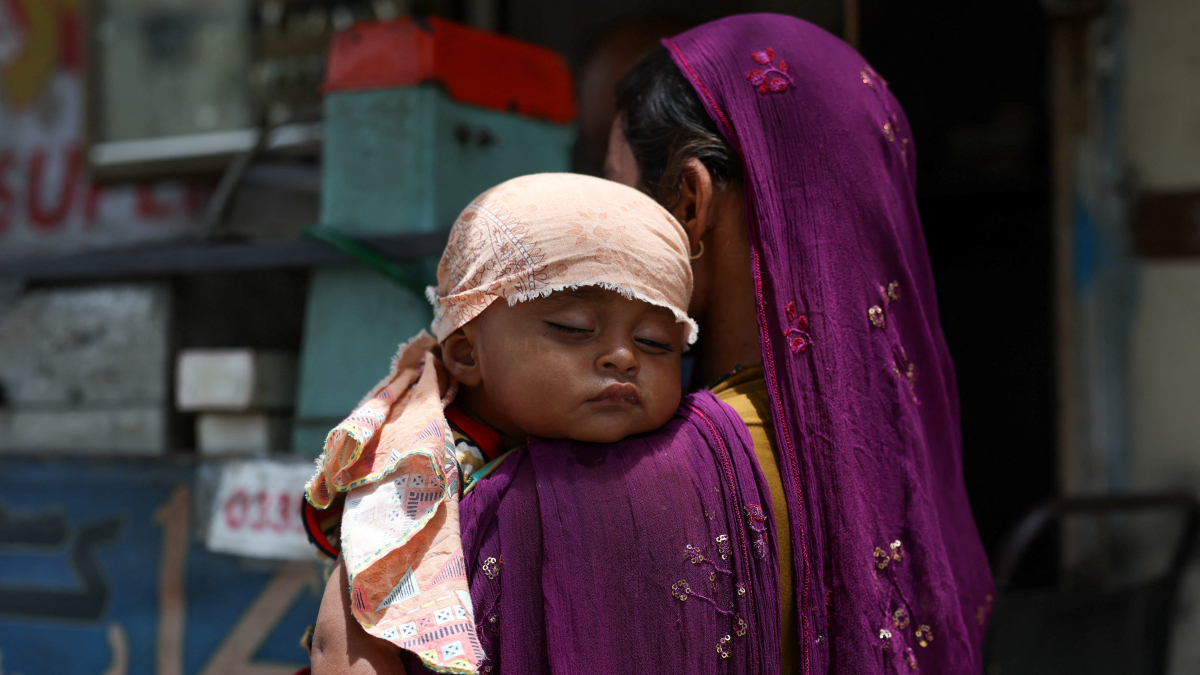 Karachi swelters as heatwave drives feels-like temperatures to 48°C