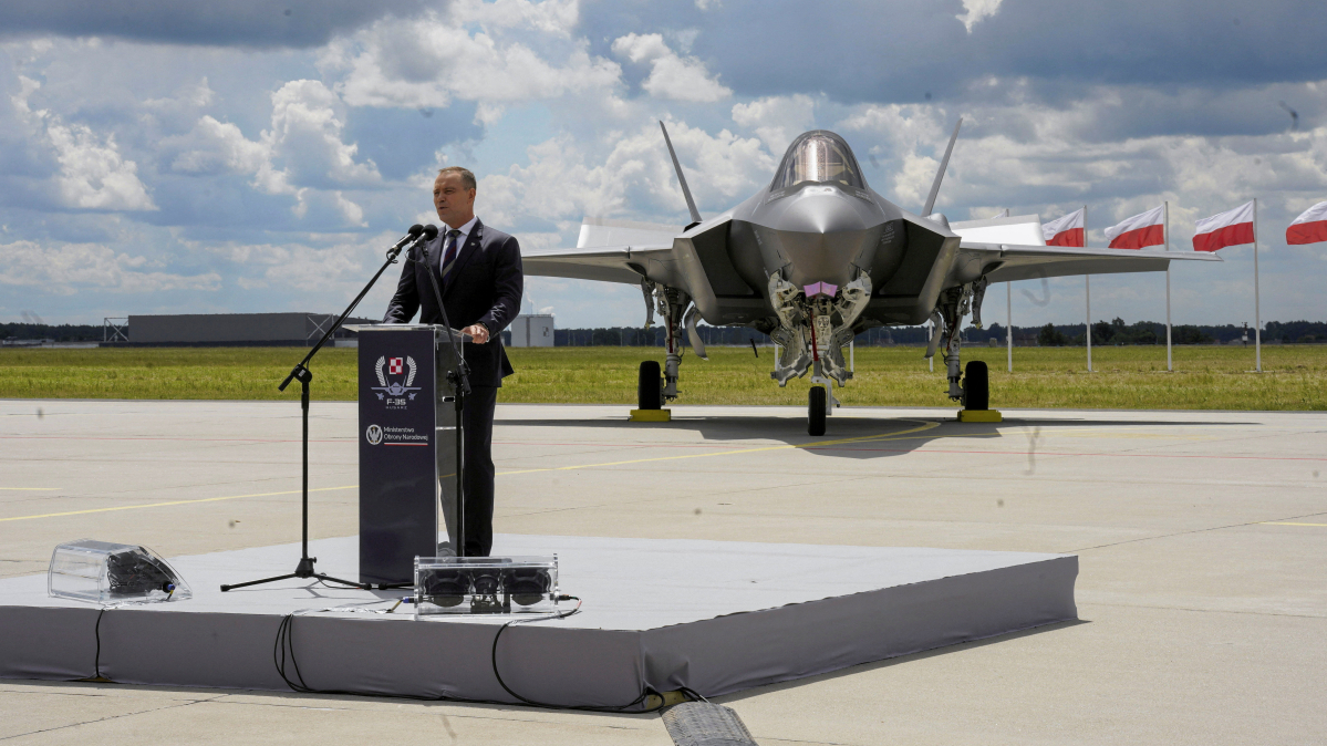 Poland secures new U.S. $4bn defence loan as F-35s make debut