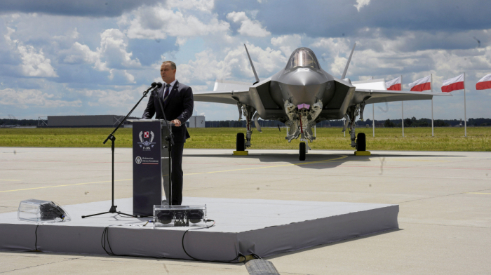 Poland secures new U.S. $4bn defence loan as F-35s make debut