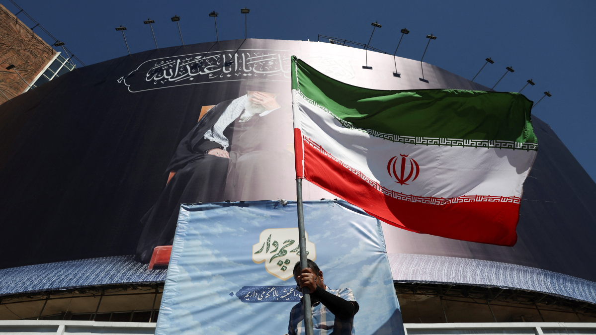 Trump, Vance and Iranian parliament speaker sign U.S.-Iran memorandum