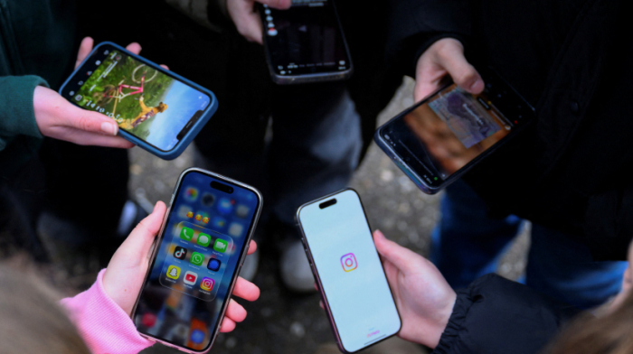 UAE bans under-15s from social media in Arab world first