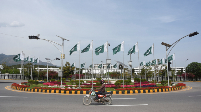 Pakistan and Iran fast-track border trade zone to boost trade