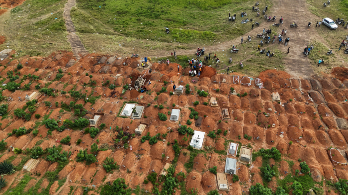 Dozens dead in Congo displacement camp as fears grow over undetected Ebola spread