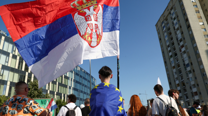 Thousands rally in Serbia to demand early elections