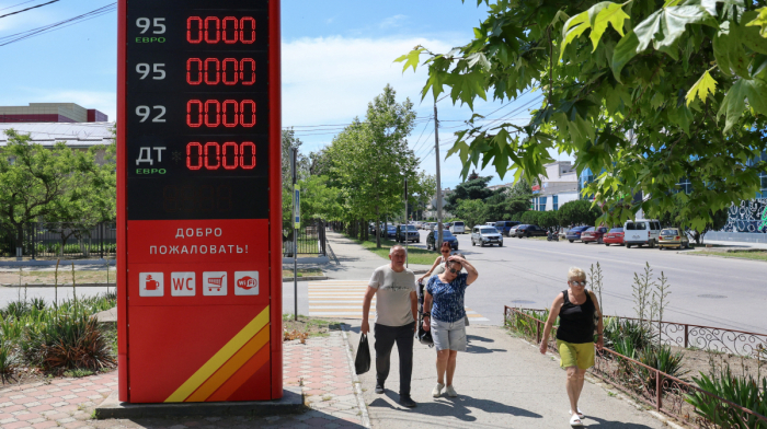 Crimea halts fuel sales to individuals and businesses