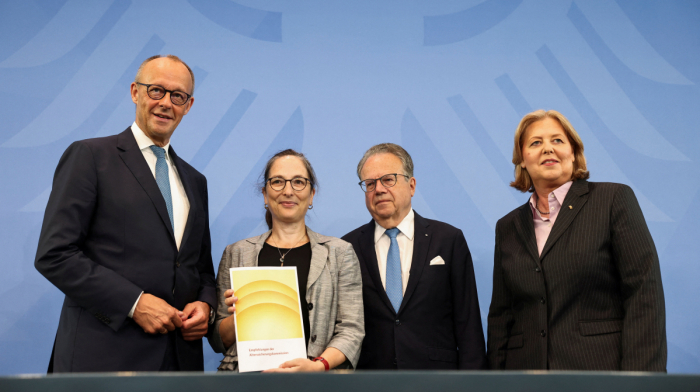 German pension commission proposes shift to Swedish-style fund