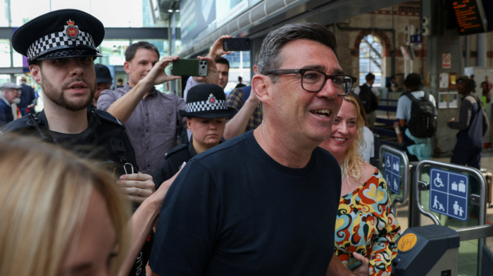 Burnham edges closer to Number 10 as Labour rivals step aside