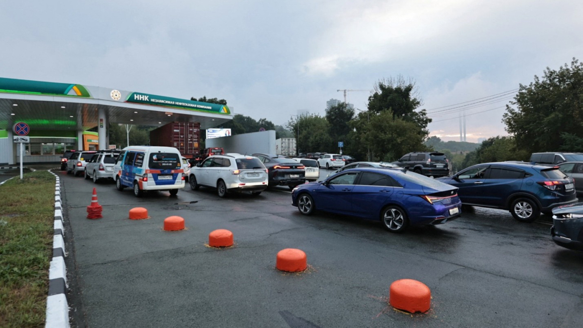 Russia in talks with Kazakhstan over petrol after refinery disruptions
