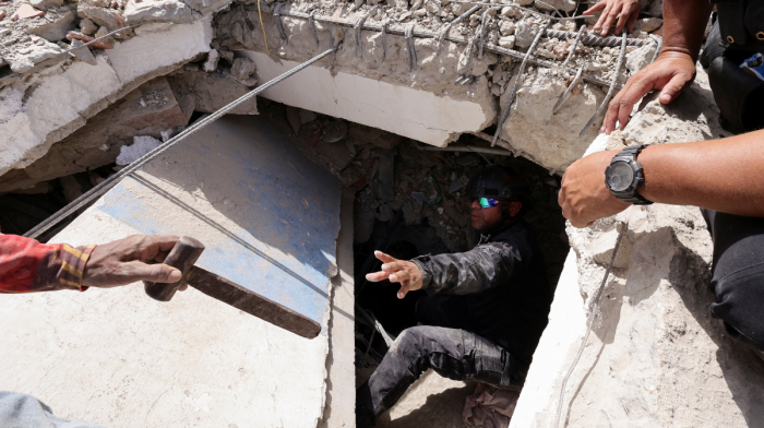 Rescue efforts in Venezuela as earthquake death toll rises