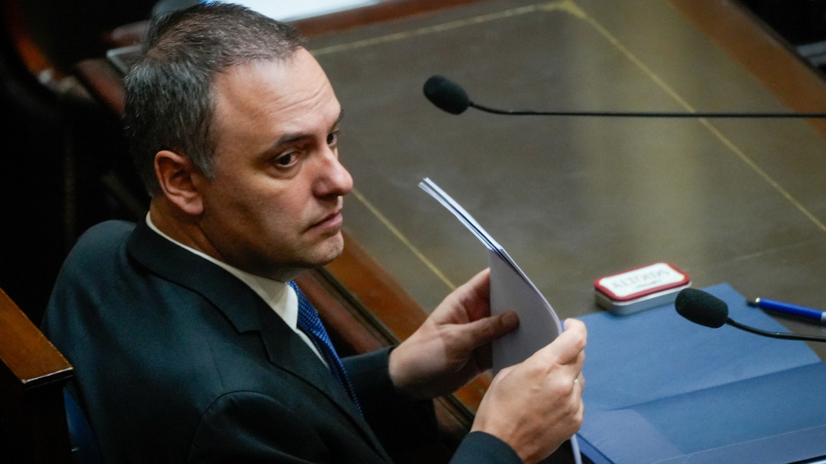 Argentina's cabinet chief resigns amid corruption allegations