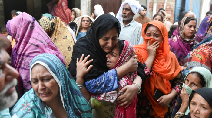 Roof collapse kills 14 children at Pakistani tuition centre