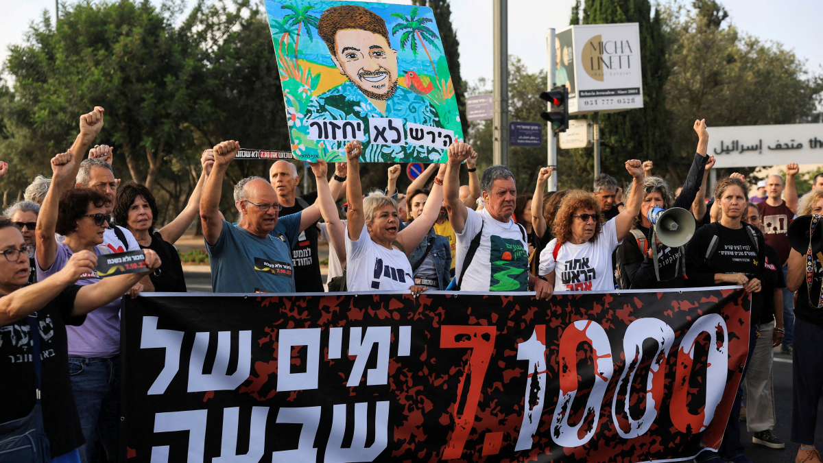 Protesters march through Jerusalem demanding inquiry into 7 October attacks