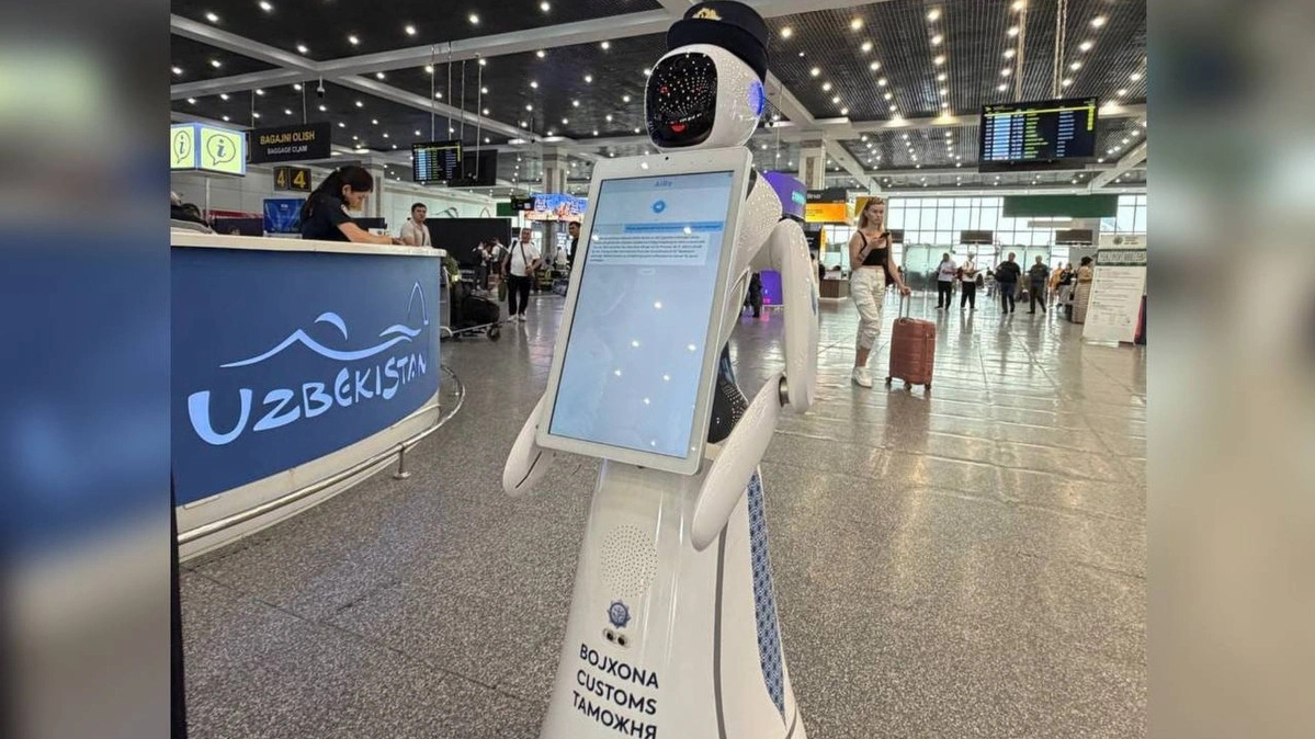 Uzbekistan launches AI customs robot to assist airport passengers