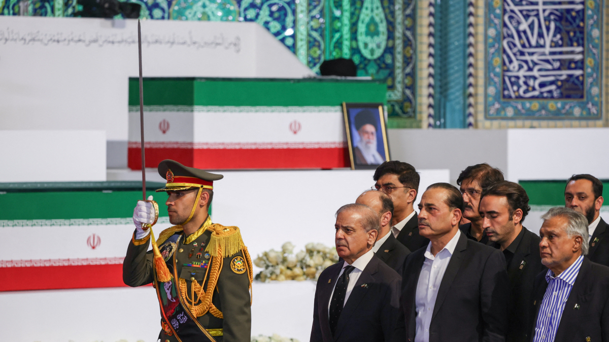 Ali Khamenei's casket on display as international leaders pay respects