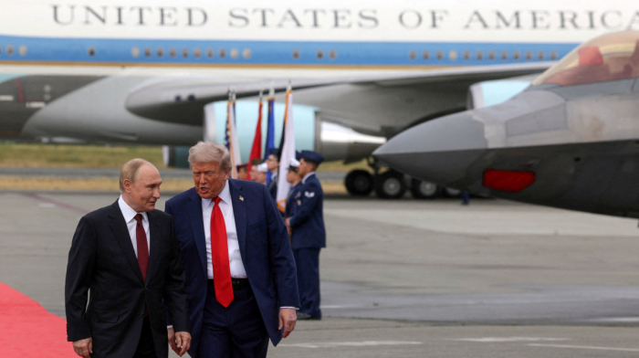 Trump offers to help end Ukraine war in calls with Putin and Zelenskyy