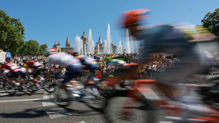 Tour de France stage closed to spectators as wildfire spreads
