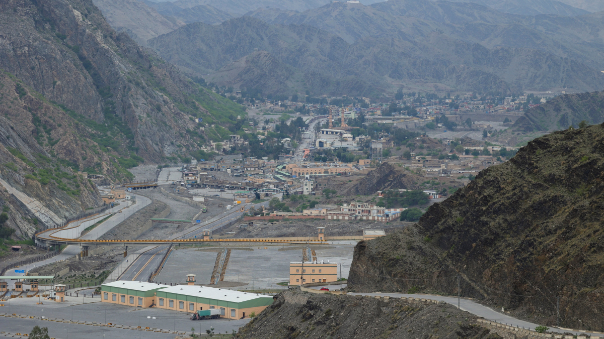 Pakistan allows UN aid convoy into Afghanistan despite Torkham border restrictions