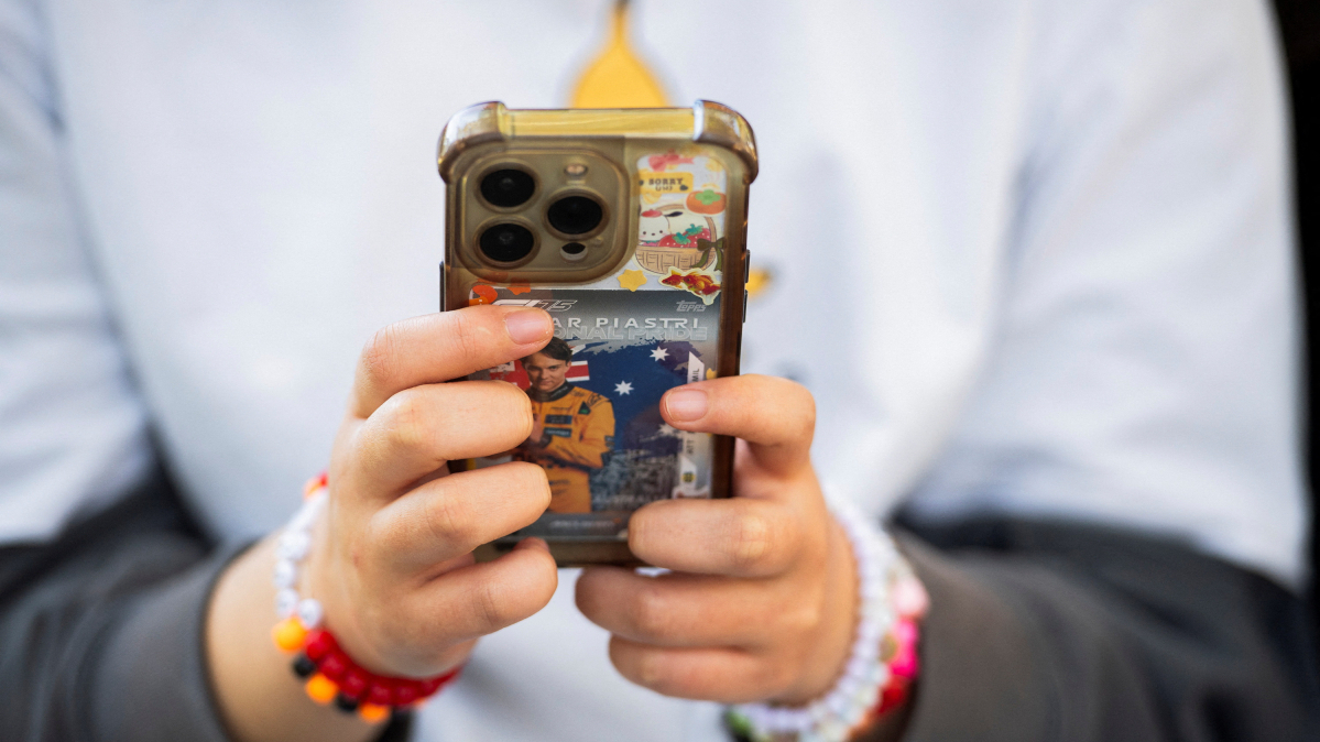 Britain to impose an overnight social media curfew for 16 and 17-year-olds