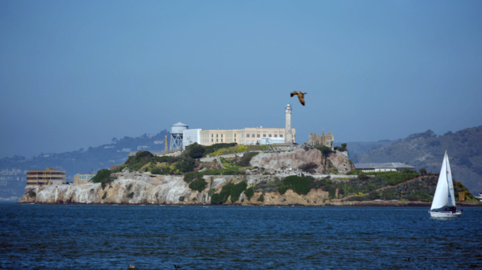 One dead and two missing after boat capsizes in San Francisco