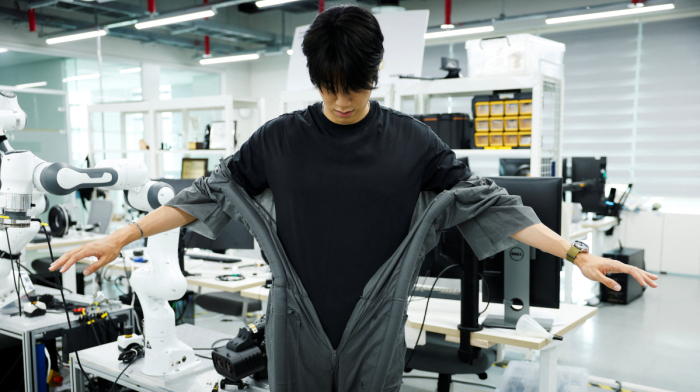 Researchers unveil self-dressing robot capable of suiting up users in seconds