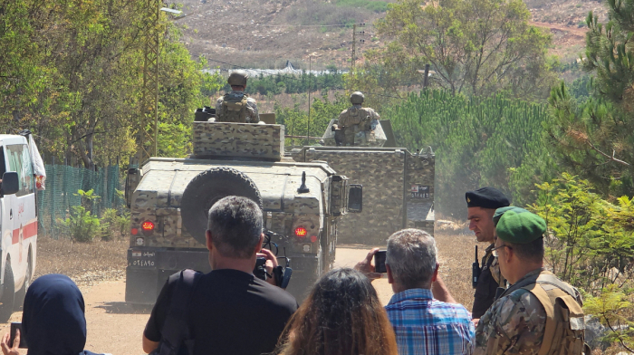 Lebanese soldiers begin patrols in town Israel withdrew from